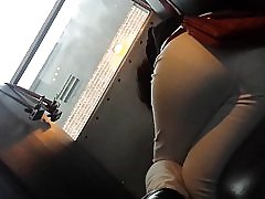 الاغ Jit دندانه دار کردن در اتوبوس مدرسه
