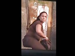کنجکاو به نظر می رسد به عنوان آن به من شیر پرید