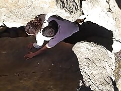 Tugas گرفتار در سنگ