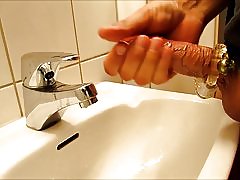 بار بزرگ در puplic toilette
